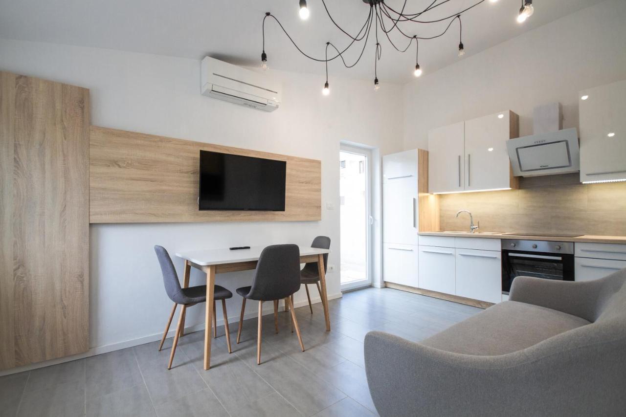 Apartment Denis Ровінь Екстер'єр фото